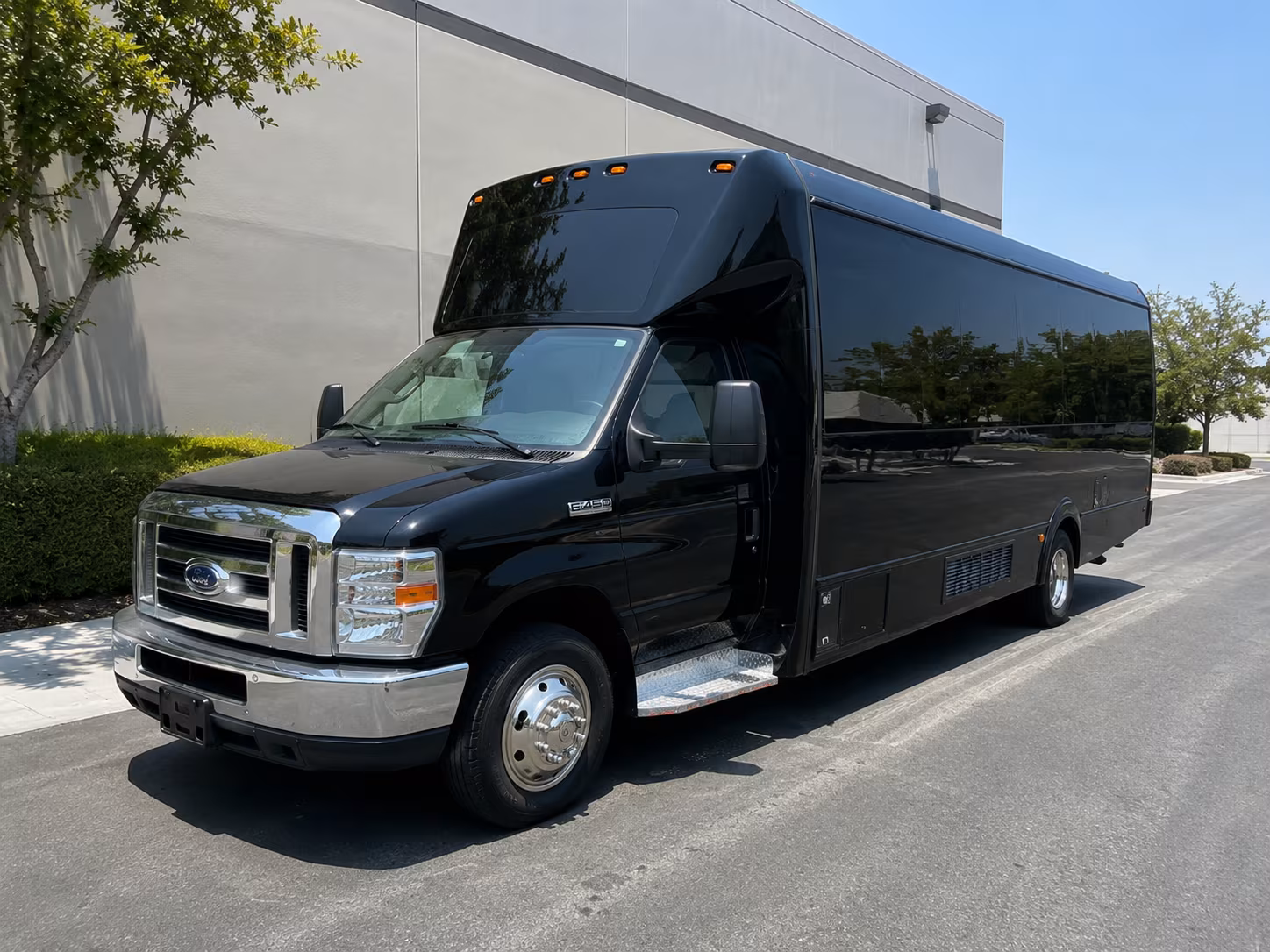 Santa Clarita Winery Tour & Pub Crawl Transportation